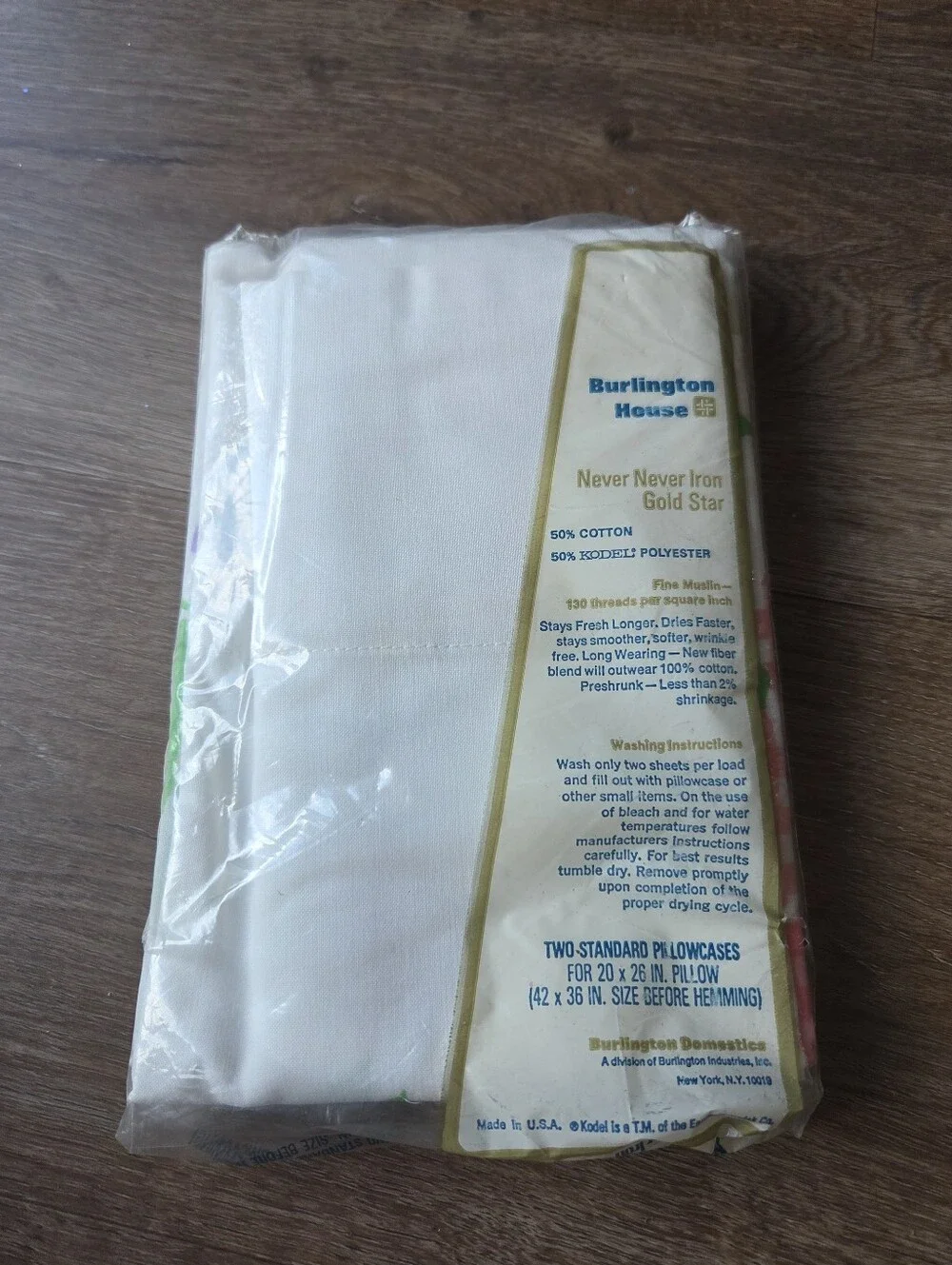 NIP Vintage 70s Burlington House Set of 2 Standsrd Pillowcases, Flower Power